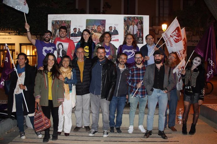 Pegada de carteles de Unidas Podemos de Ibiza