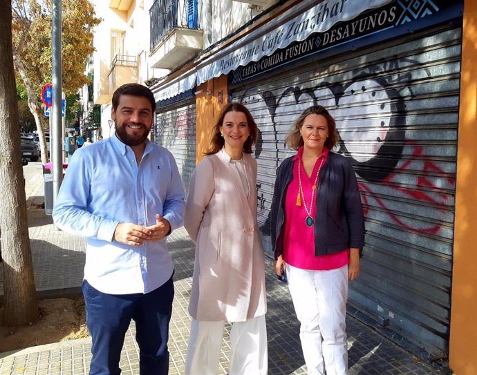 La cabeza de lista al Congreso por Baleares, Marga Prohens, y los candidatos al Senado por Mallorca Maria Salom y Javier Bonet