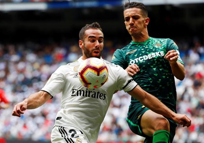 Carvajal y Feddal en un Real Madrid - Real Betis