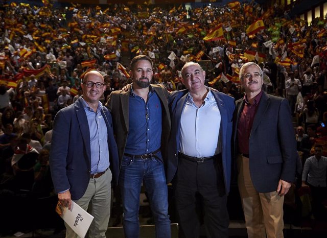 El presidente de Vox, Santiago Abascal, asiste a un mitin en Santander (Cantabria/España) a 1 de noviembre de 2019.