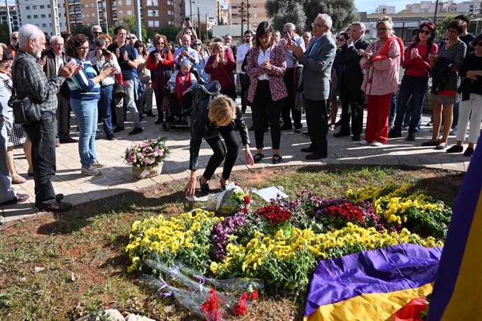 Homenaje a las víctimas del franquismo en el cementerio de Castelló