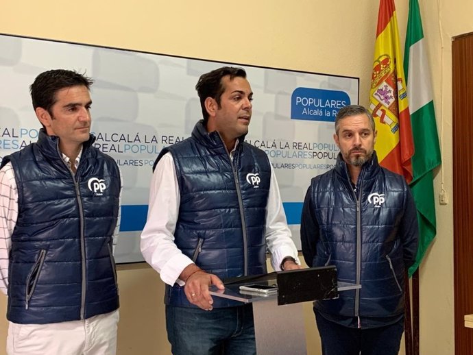 El cabeza de lista al Congreso de los Diputados del PP por la provincia de Jaén, Juan Diego Requena, visita Alcalá la Real (Jaén)