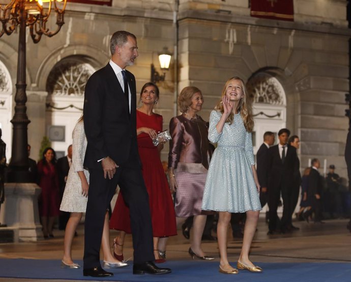 El Rei Felip VI, la Reina Letizia, la Reina emrita Donya Sofia, princesa Leonor i la infanta Sofía,