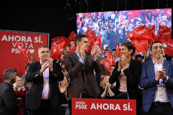 De izquierda a derecha: Santos Cerdán, Pedro Sánchez, María Chivite y Toni Magdaleno