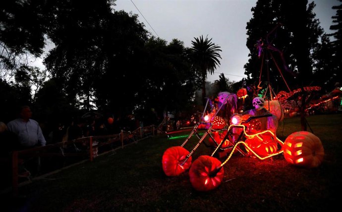 Una casa decorada para la fiesta de Halloween en California