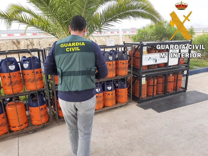 Bombonas de butano recuperadas por la Guardia Civil