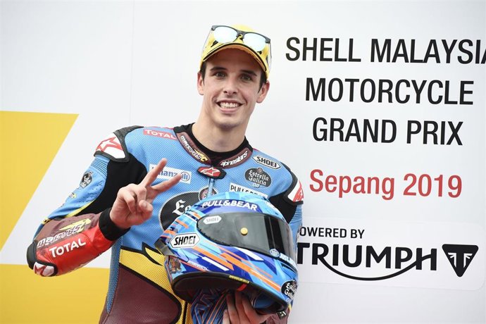 El piloto español de Moto2 lex Márquez (Estrella Galicia 0,0 Marc VDS) celebra su pole en Sepang
