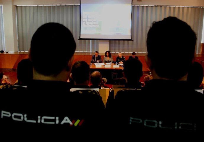 Un momento de la inauguración de las sesiones formativas dirigidas de manera específica a los mandos de los cuerpos de seguridad y emergencias