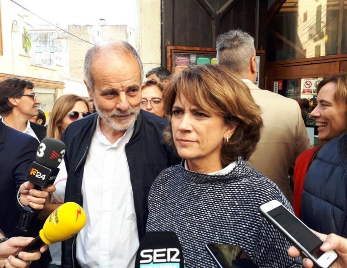 El candidato del PSC al Congreso por Tarragona, Joan Ruiz, y la ministra de Justicia, Dolores Delgado, en Tarragona por la campaña electoral de las elecciones generales del 10 de noviembre de 2019