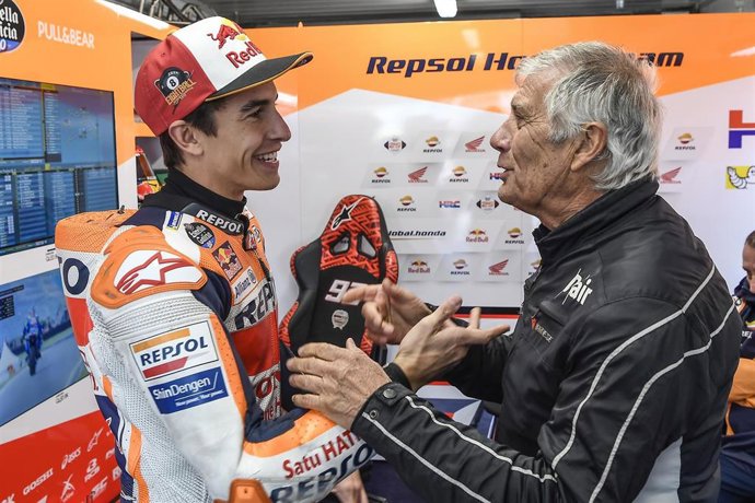 Marc Márquez junto a Giacomo Agostini