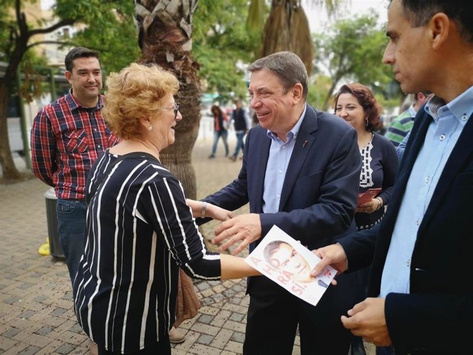 El candidato número uno del PSOE de Córdoba al Congreso y ministro de Agricultura, Pesca y Alimentación en funciones, Luis Planas, este sábado en Córdoba