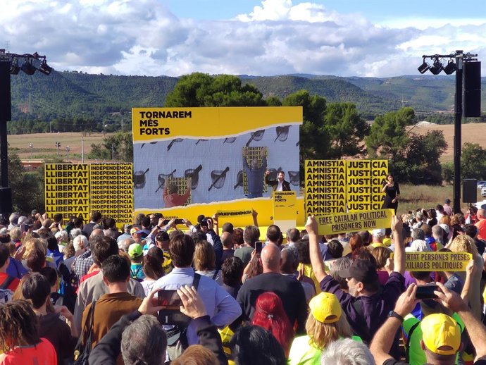 El vicepresident de la Generalitat Pere Aragons davant la presó de Lledoners (Barcelona) en l'acte central de campanya d'ERC de les eleccions generals del 10 de novembre de 2019