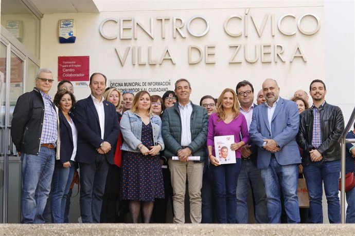 Los candidatos del PSOE por la provincia de Zaragoza firman en Zuera su compromiso municipalista.
