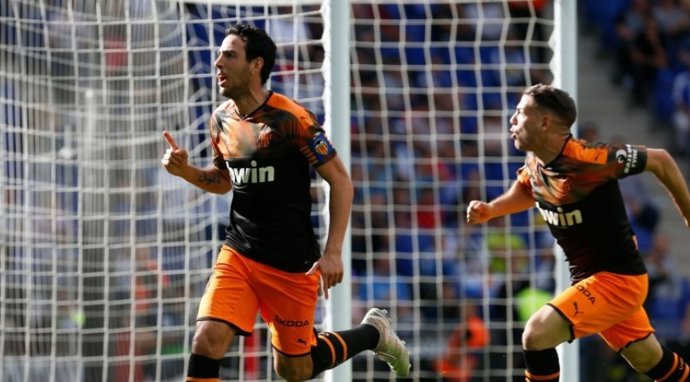 El capitán del Valencia, Dani Parejo, celebra su tanto de penalti ante el Espanyol