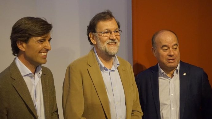 Pablo Montesinos, Mariano Rajoy y Manuel Barón en un acto del PP en Antequera