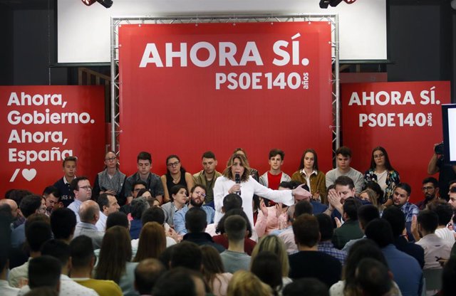La secretaria general del PSOE de Andalucía, Susana Díaz, participa en un encuentro con jóvenes socialistas.