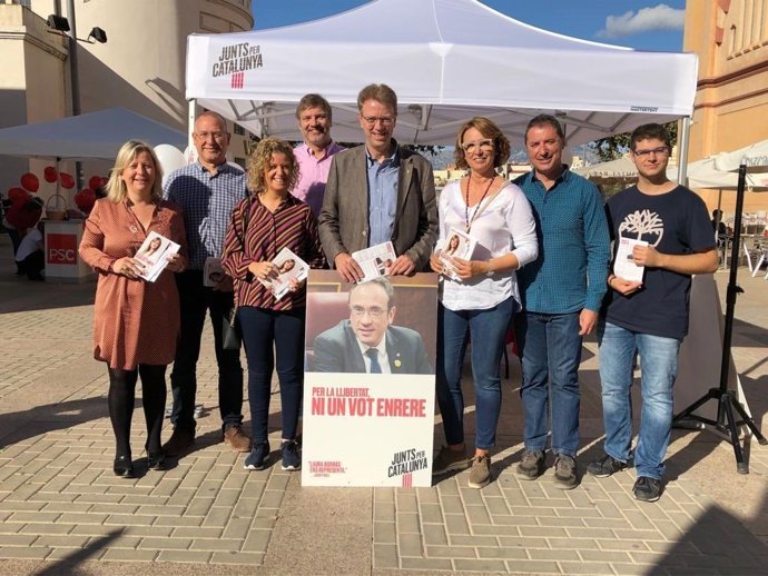 El candidato de JxCat al Congreso por Tarragona, Ferran Bel, en un acto de campaña en Tortosa