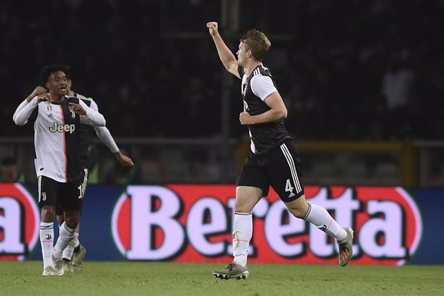 De Ligt celebra su primer gol con la Juve en el derbi de Turín