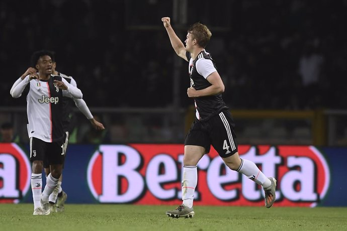 Fútbol/Calcio.- (Crónica) La Juventus se mantiene líder tras llevarse el derbi d