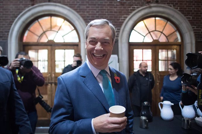 R.Unido.- Farage anuncia que no comparecerá como candidato a diputado en las ele