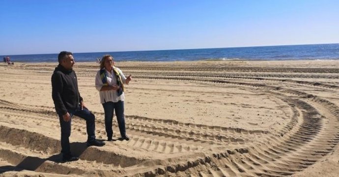 María Luisa Faneca en la playa de Isla Cristina