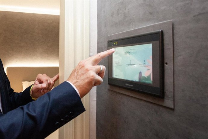 Implantación tecnológica en el complejo hotelero de Málaga Holiday World