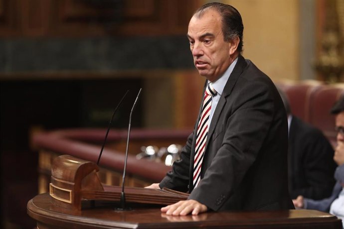 El diputado de Navarra Suma, Carlos García Adanero, interviene en la sesión de control al Gobierno en funciones, en Madrid (España) a 11 de septiembre de 2019.