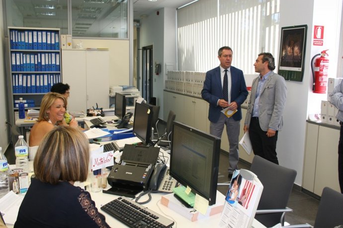 Sevilla.- Ayuntamiento refuerza su programa de prevención, mediación y resolución de conflictos vecinales 