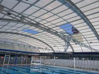 Cierre temporal de la piscina de Renedo por daños del viento en la cubierta