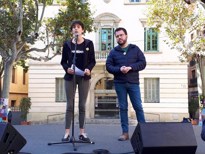 Marta Rosique y Pere Aragons en un acto de campaña de ERC en Sant Feliu de Llobregat (Barcelona) por las elecciones generales del 10 de noviembre de 2019
