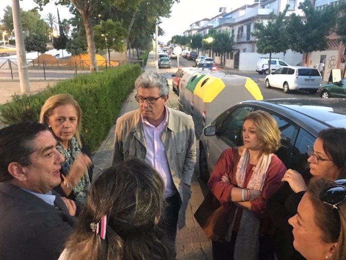 El candidato del PP al Congreso de los Diputados Ricardo Tarno en una visita a Bormujos