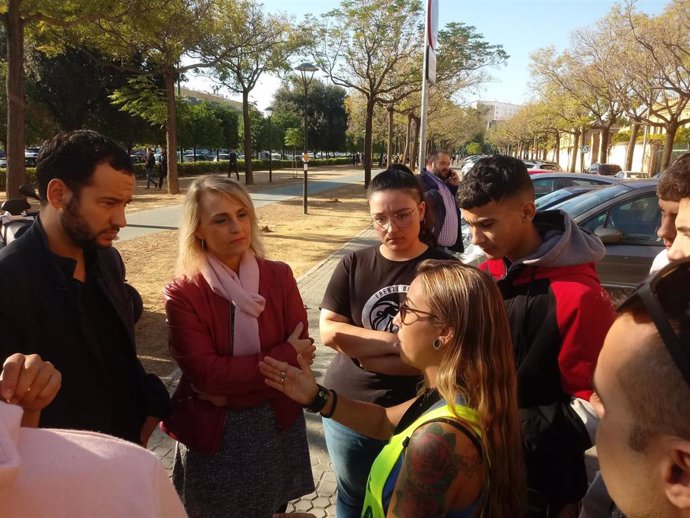 Adelante reclama al Ayuntamiento que "se implique en la defensa" del alumnado del IES 'Torreblanca'.