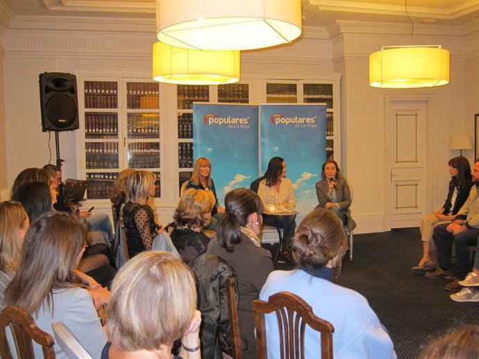 Encuentro del PP con mujeres en el Círculo Logroñés