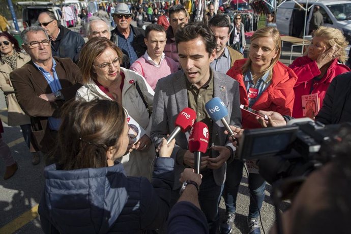 Pedro Casares, candidato del PSOE el 10N, hace declaraciones a los medios de comunicación