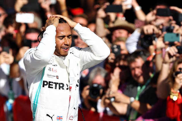El piloto inglés Lewis Hamilton