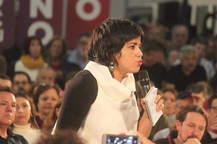 Teresa Rodríguez en un acto de precampaña en Jerez