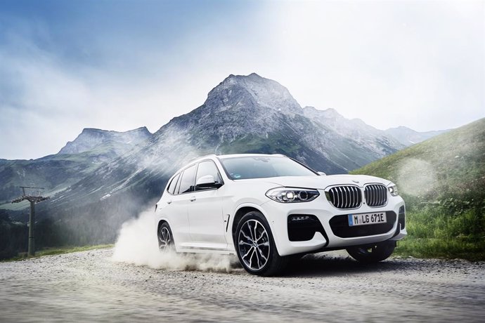 Economía/Motor.- BMW lanzará en primavera la versión híbrida enchufable del X3