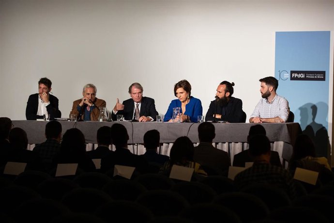 Andés Salgado, presentador de la ceremonia; Juan Cruz, periodista y escritor; Francisco Belil, presidente de la FPdGi; Mnica Margarit, directora general de la FPdGi; Jorge Martínez, director creativo, y Rafael Villalobos, dirección escénica de la gala
