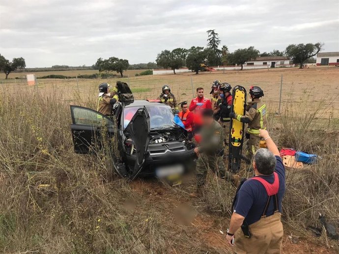 Accidente de tráfico en la EX-110 cerca de la ermita de Bótoa