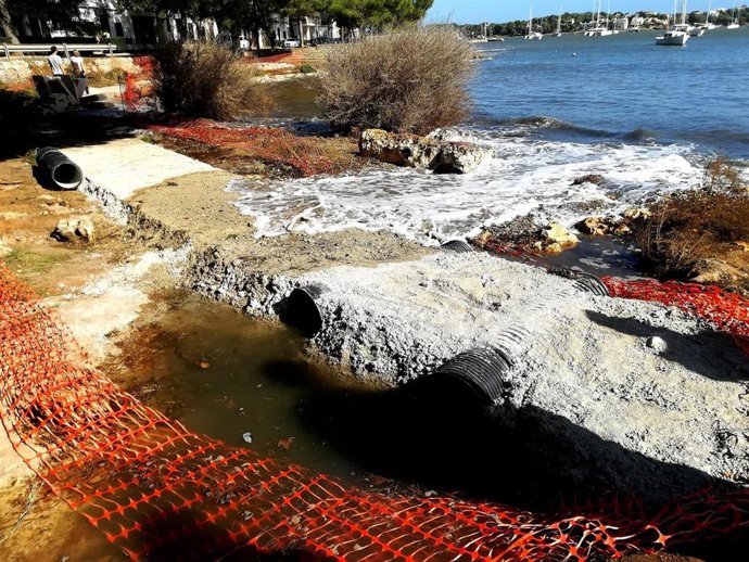 Imagen de la construcción del nuevo paseo de Portocolom denunciado por el colectivo Salvem Portocolom.