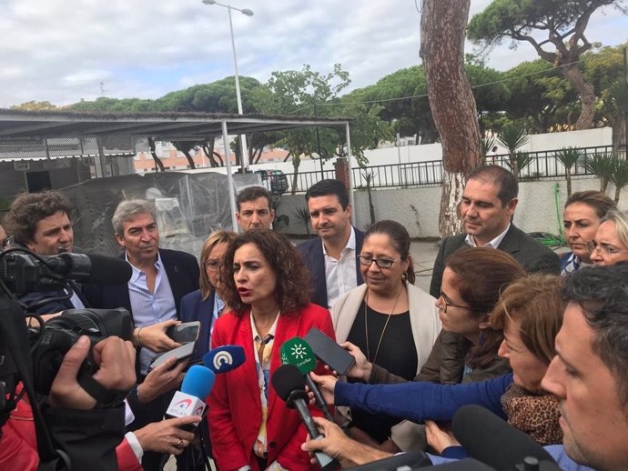 La ministra de Hacienda en funciones, María Jesús Montero, ante los medios.