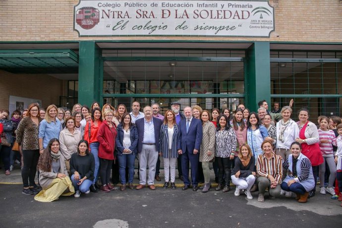 El presidente de la Diputación de Sevilla, Fernando Rodríguez Villalobos, participa en Cantillana en la celebración de los actos conmemorativos de los 60 años del  CEIP 'Nuestra Señora de la Soledad'