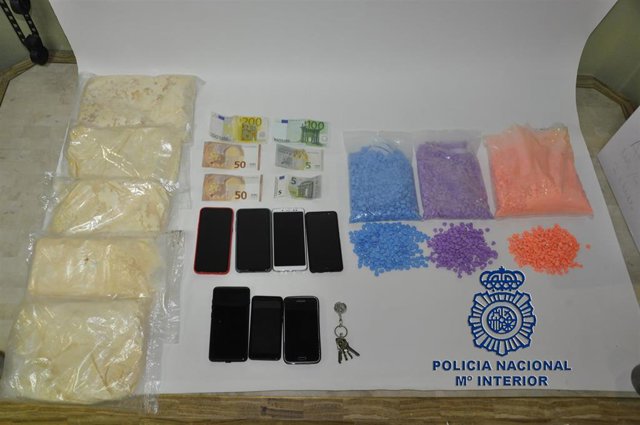 Sustancias y efectos ocupados a los cuatro detenidos en Burgos.