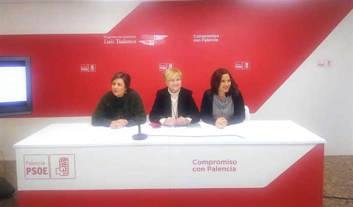 Leal (C), Aldea (I) y Martínez durante la rueda de prensa sobre despoblación en Palencia.