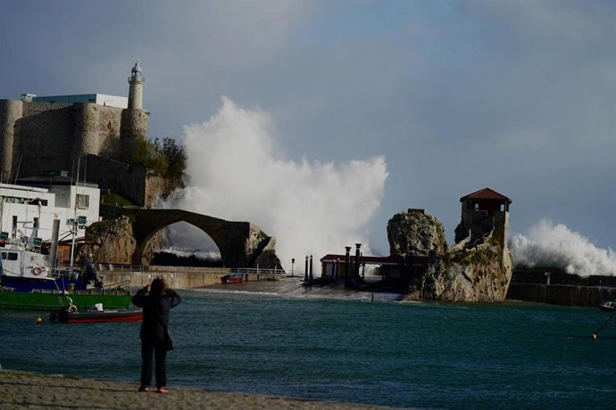 Imagen de la borrasca en Castro Urdiales (Cantabria/España) a 3 de noviembre de 2019.