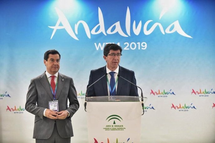 Juan Marín, en un acto en la World Travel Market, junto a Juanma Moreno