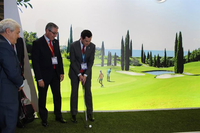 Francisco Salado en la WTM de Londres 2019 junto al presdiente de la Junta de Andalucía.