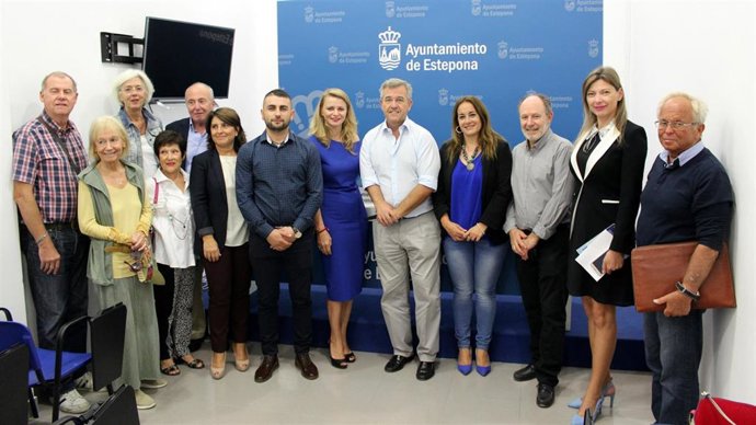 Sistema pionero interpretes voluntarios padres extranjeros colegios institutos u