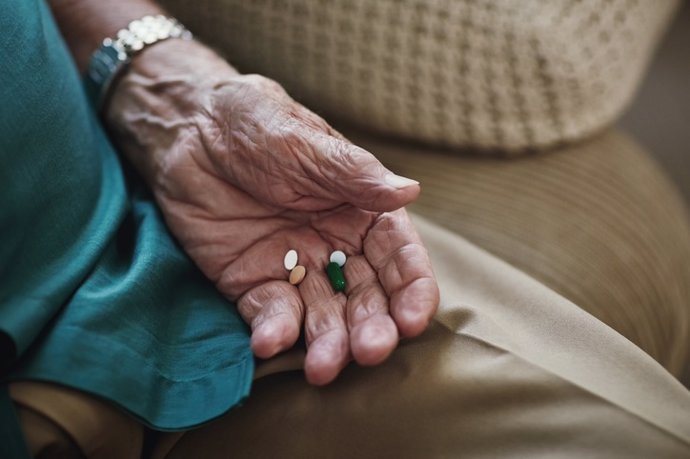 Anciano pastillas, persona mayor