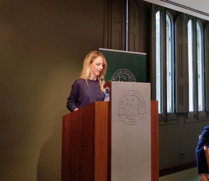 La candidata del PP en el 10N por Barcelona, Cayetana Álvarez de Toledo, en el Círculo Ecuestre